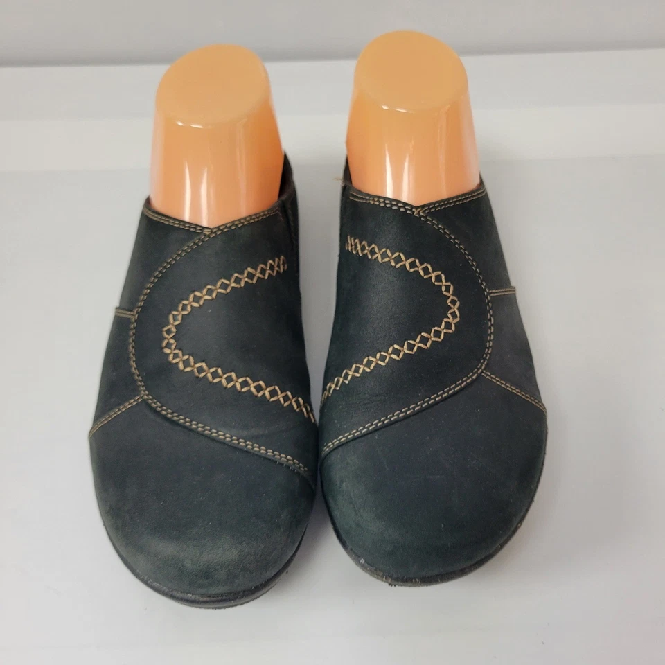 Zuecos Clarks Roseville Faye para mujer talla 8,5 de cuero negro sin cordones Foto 2 de 4