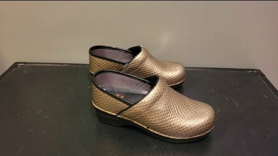 Womens Dansko XP Gold Snakeskin Clogs US 7.5/8 EU 38 Nursing Professional Shoes - Image 2 of 4