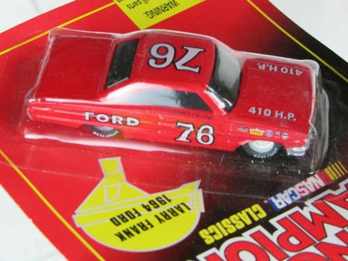 Racing Champions Nascar Classics 1964 Ford #76 Larry Frank rojo - Imagen 3 de 5