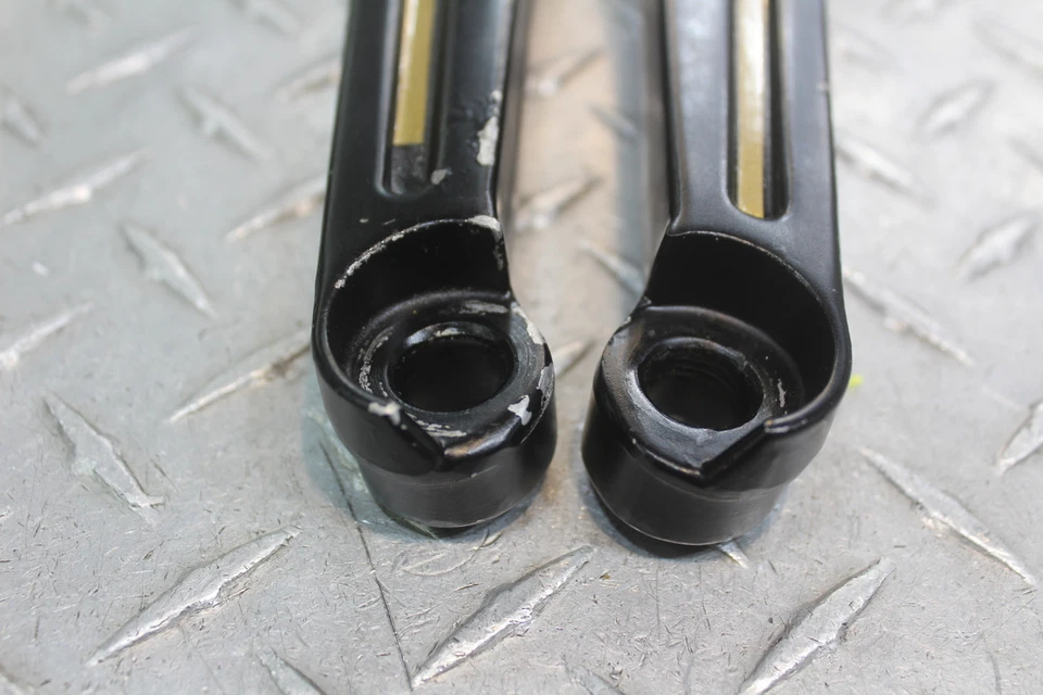 1981 YAMAHA XJ650L MIDNIGHT MAXIM CONJUNTO DE PINOS TRASEIROS COM SUPORTES 4W5-27442-00-00 - Imagem 2 de 4