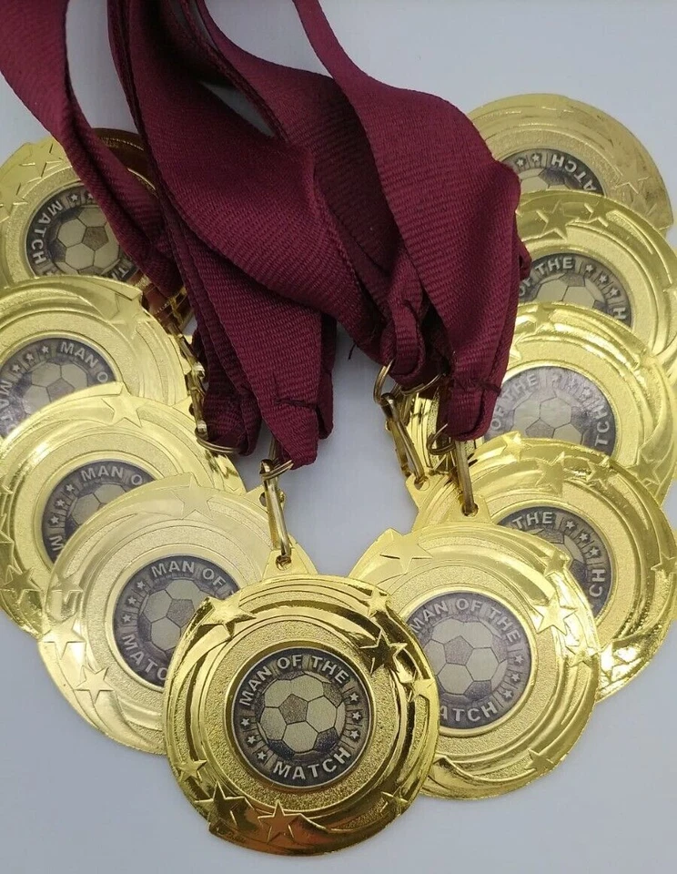 SPA TROPHIES 10 x Mann des Spiels Medaillen mit kastanienbraunen Bändern Gold Fußball Medaille
