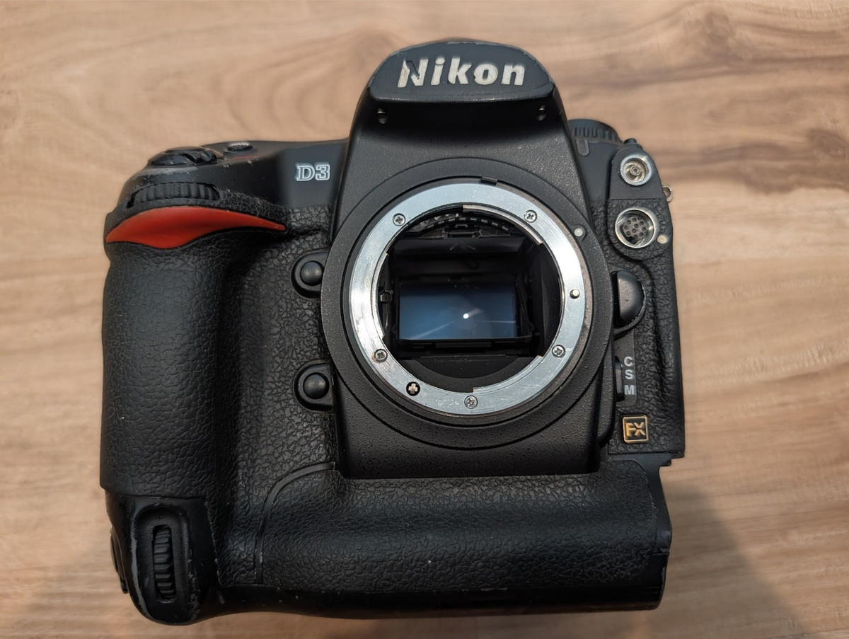 READ!! Nikon D3 12.1MP Digital SLR Camera Body FX Full Frame DSLR 