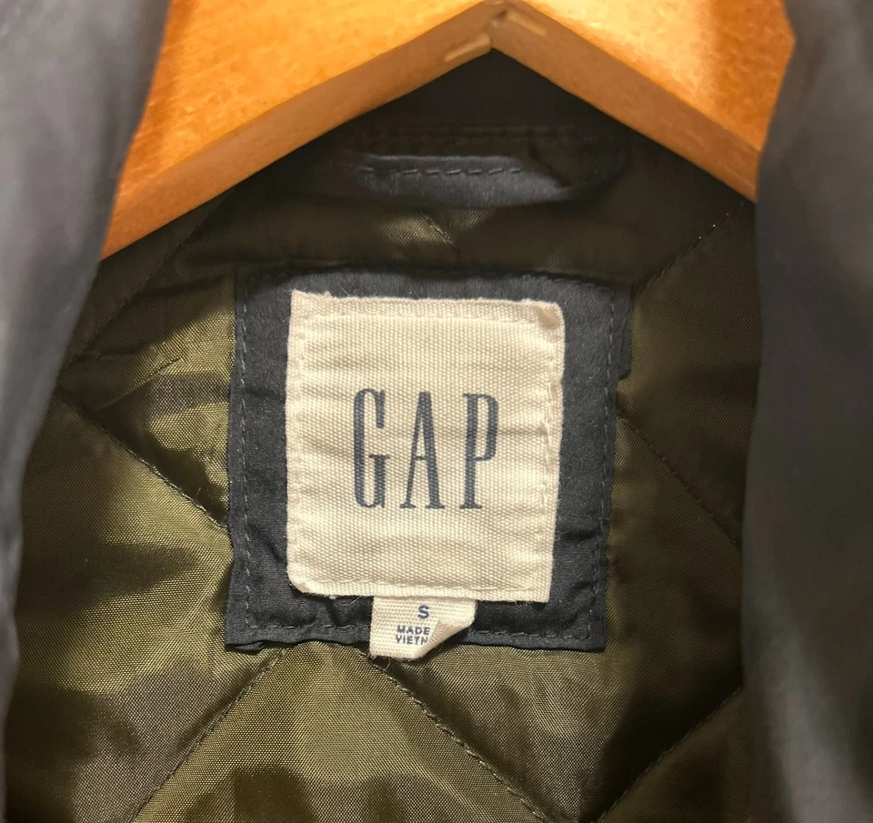 Chaqueta acolchada Gap ligera para hombre pequeña negra parches en el codo Foto 2 de 4