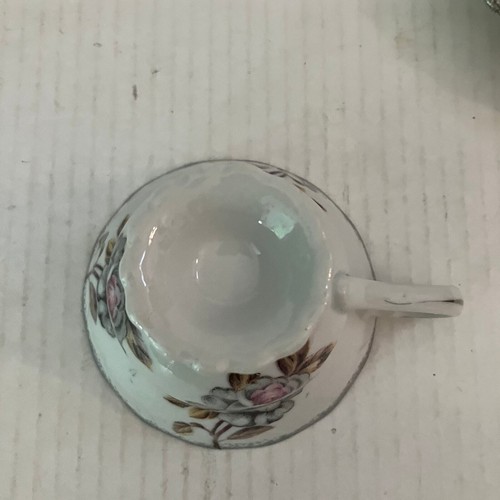 Taza de té y platillo de porcelana Fred Roberts Co. Silver Roses - Imagen 9 de 11