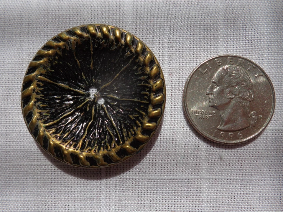 Gold-Toned Sand Dollar Designed 2 hole Button Vintage (#3715) - Image 4 of 4