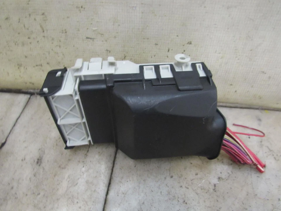 Buick Lacrosse 2016 cabina caja de fusibles 13222786 Foto 2 de 3