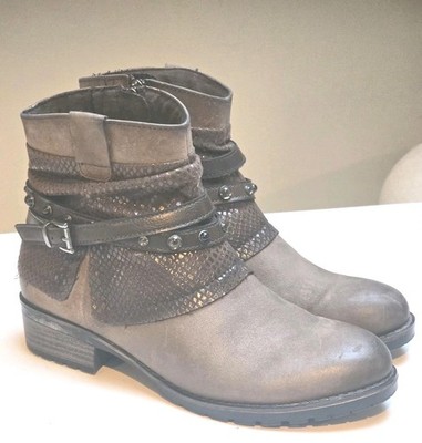 Tamaris Sz 8.5 Women Ankle Boots  Brown Leather German Brand Zip Snake Trim EUC 