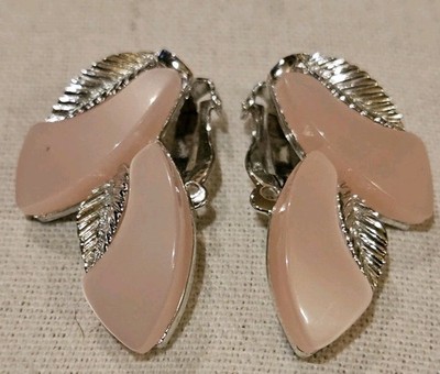 Vintage Pink Lucite Thermoset Clip On Earrings In Silver