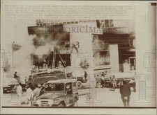 1970 Press Photo Fireman at the U.S. Cultural Center in Amman put fire out