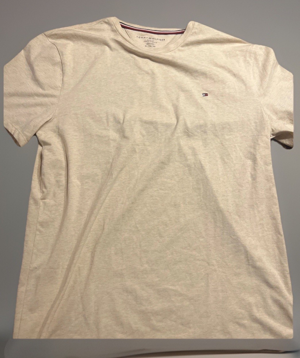 Tommy Hilfiger V Neck T Shirt XL Men’s Cream Short Sleeve Cotton Logo Slim Fit