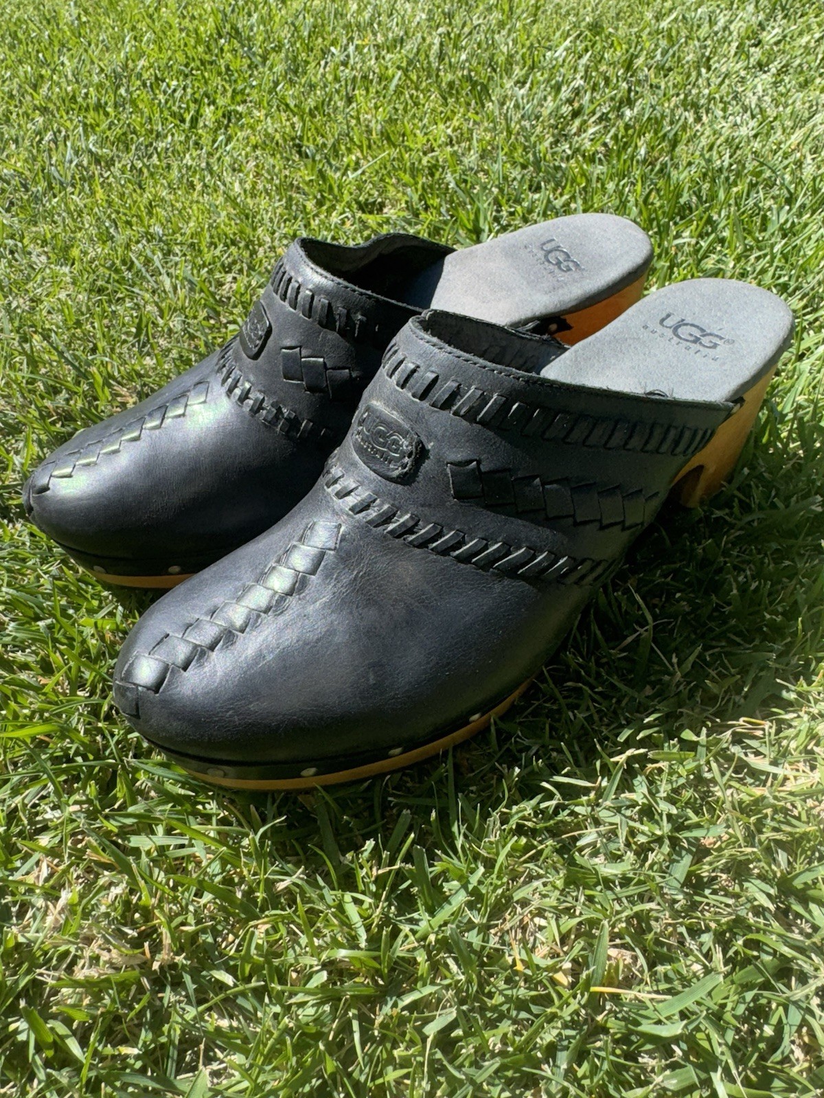UGG Australia Women's Black Leather Wood Heel Stud Clogs Mules Sherpa Shoes Sz 9