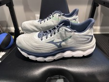 Mizuno Wave Horizon 8 - Only 18 miles Men's Running Shoes Gray Blue Green