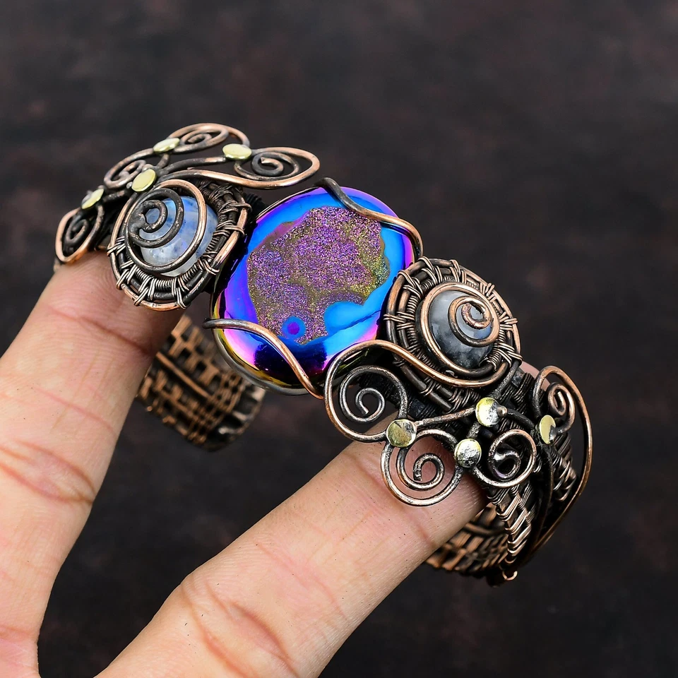 Brazalete envuelto en alambre de piedra lunar arco iris piedras preciosas druzy de titanio ovalado de cobre Foto 4 de 4