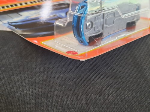2024 Matchbox 16 Chevy Camaro Convertible Cracked Blister - Picture 8 of 10