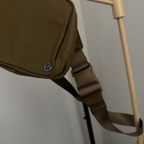 Sac ceinture Lululemon Everywhere 1L couleur caramel brûlé édition limitée. - Photo 3/9