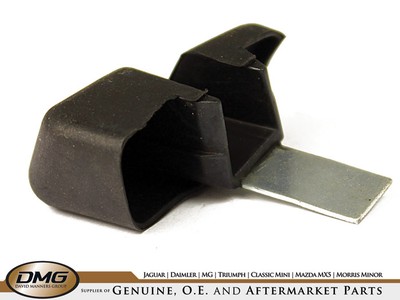 LH DOOR GLASS GUIDE  TR7, TR8 - XKC2971
