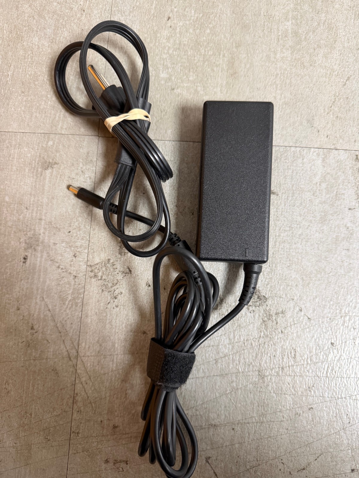 Charger Mgjn9 G6j41 Small Tip