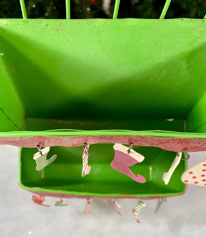 Винтажный рождественский ДЕРЖАТЕЛЬ ДЛЯ КЛЮЧЕЙ И ПОЧТЫ/органайзер для карт: настенный • металлический • зеленый - Изображение 3 из 4