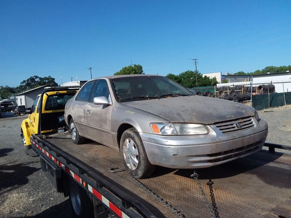 Used Fuel Injection Throttle Body fits: 1997 Toyota Camry 4 cylinder California Foto 3 de 4