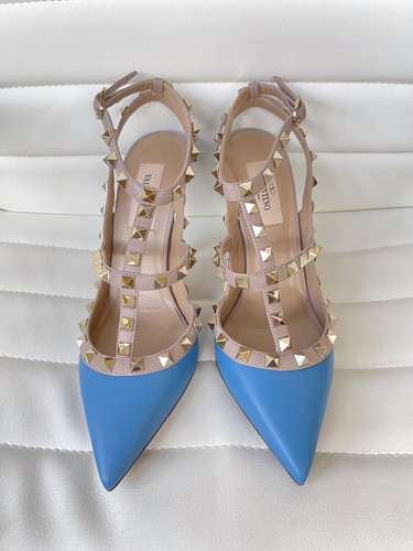 Valentino Garavani Rockstud con Tachuelas Tobillo Tira Azul Ciel Bombas 37 Nib - Imagen 3 de 12