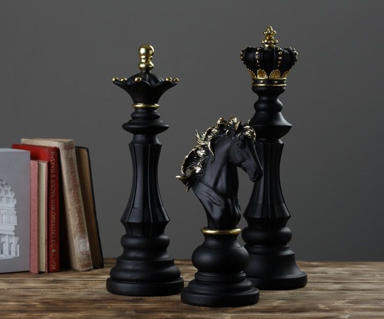  UGPLM 3 Resin Chess Pieces Board Chess Statue Decor