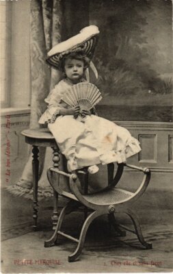 Old postcard AK 1. Petite Marquise - Chez Elle et sans Facon BERET (1356807)