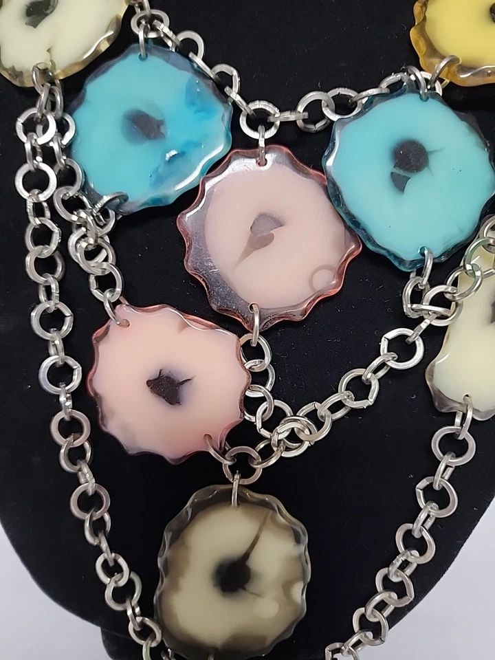 Collar Boho Multicolor Estilo Ágata Rebanada de Resina Distintivo Grueso Cadena de Plata Foto 2 de 4