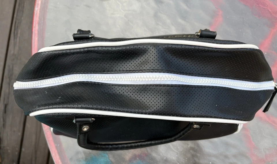 Bolso de Mano Express Mrs Timberlake Cuero Negro Puntada de Béisbol Foto 3 de 4