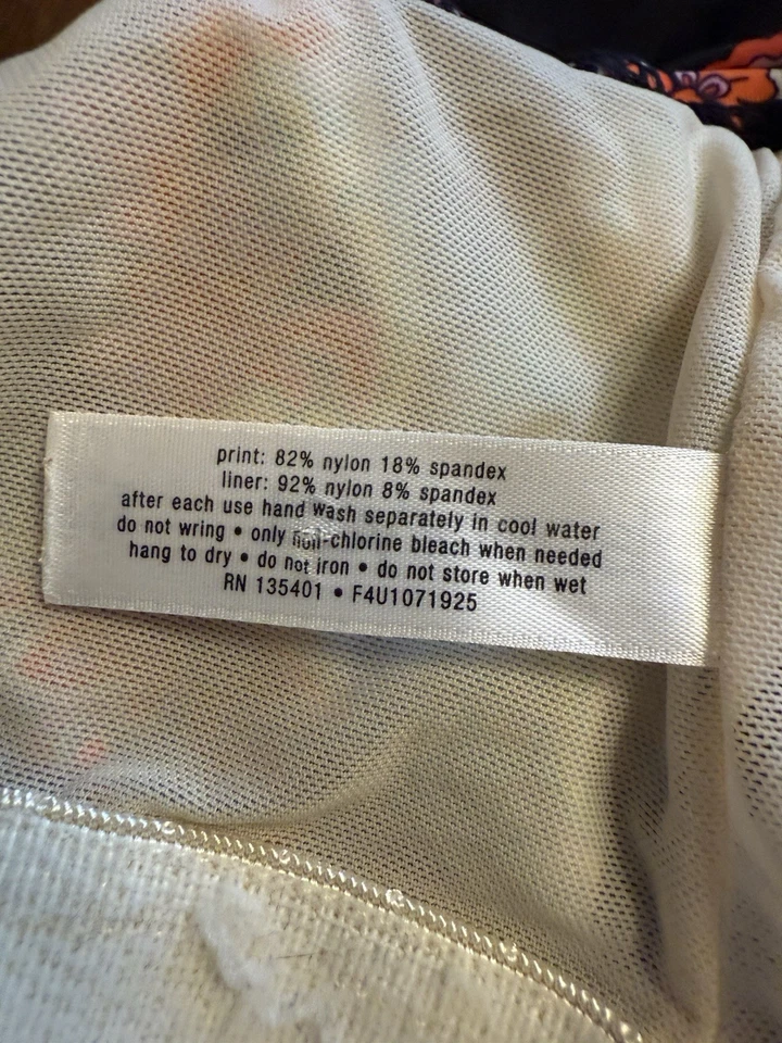 Tankini Lane Bryant con tres volantes estampado floral de cachemira talla 24 sujetador con estante incorporado Foto 4 de 4