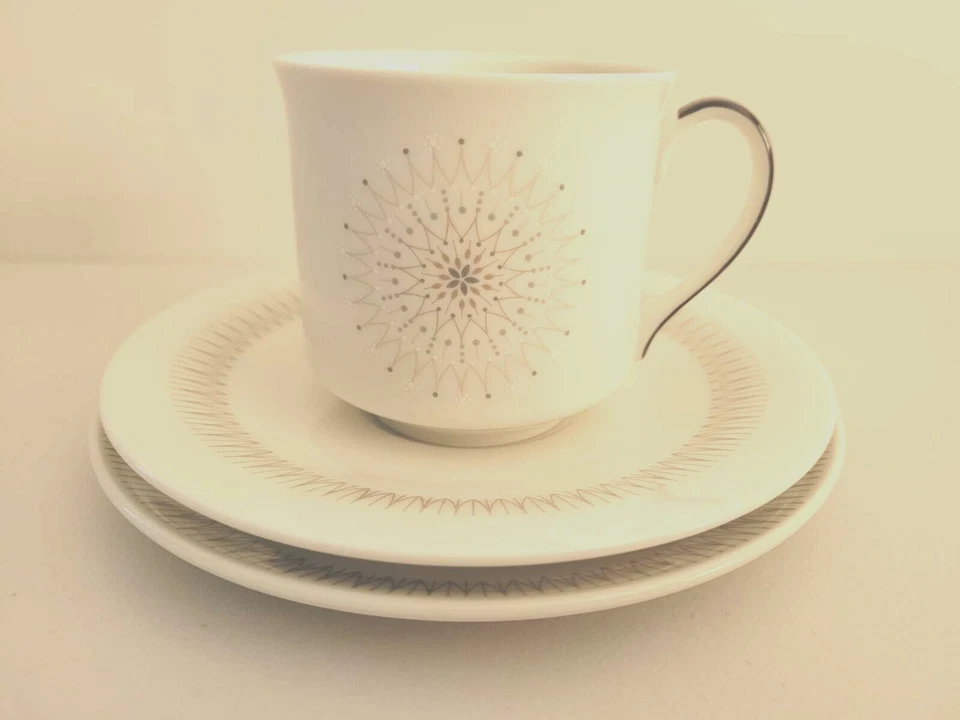 VINTAGE ROYAL DOULTON TEA TRIO - 'MORNING STAR' - ATOMIC DESIGN - STUNNING - image 2 of 4