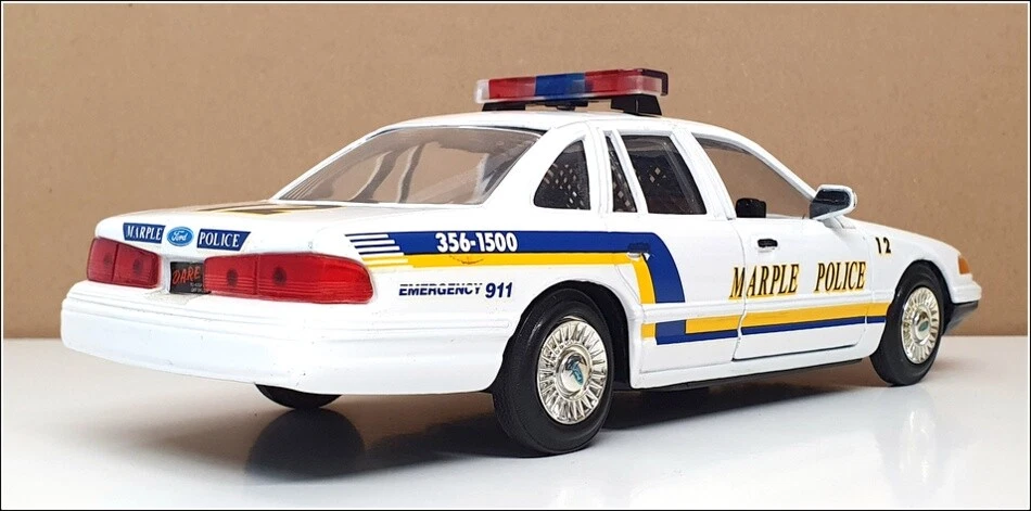 Motormax escala 1/24 76102B - Ford Crown Victoria Police - Marple Foto 2 de 4
