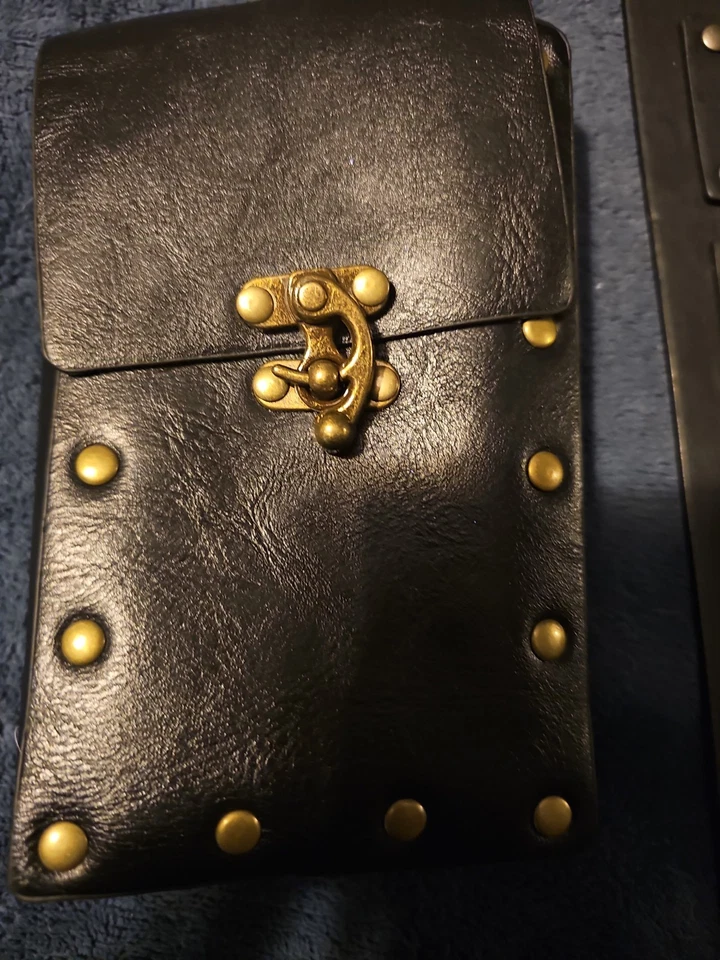 Комплект для косплея из черной кожи / LARP, 2 поясные пластины, 1 кронштейн, 3 чехла и ремень - Изображение 2 из 4