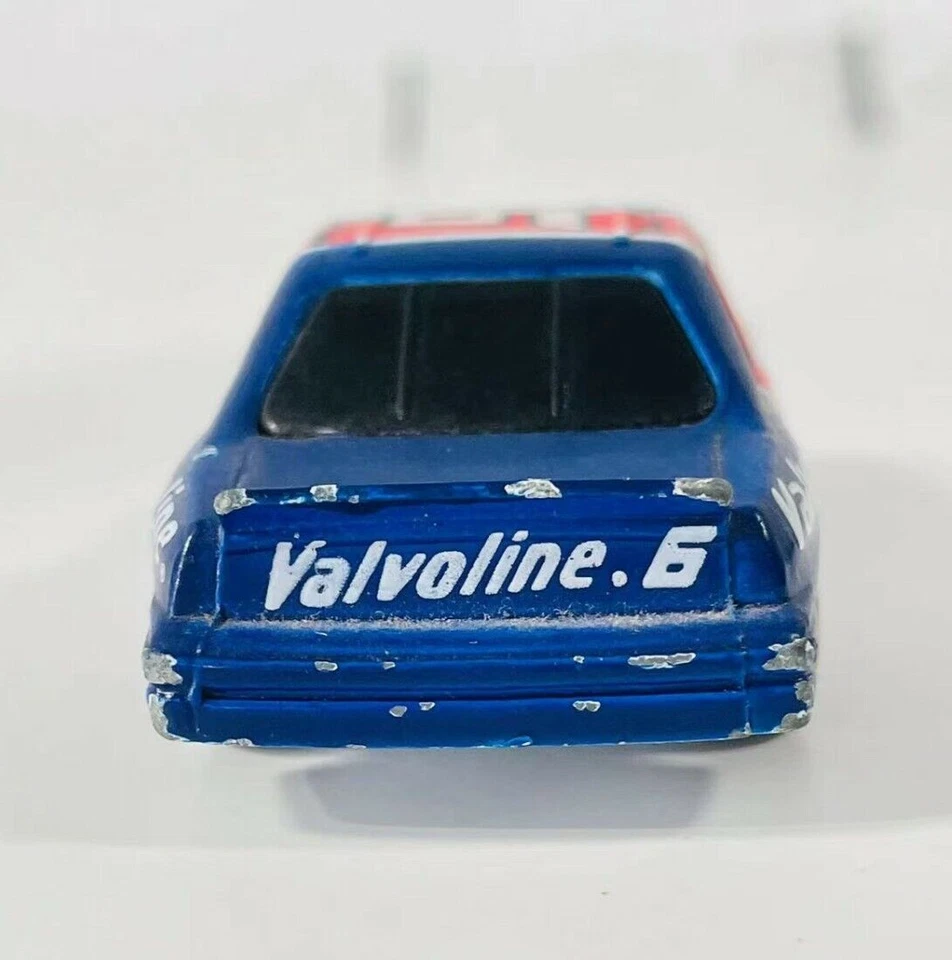 Racing Champions 1991 Ford Taurus Mark Martin #6 Valvoline Car Diecast 1/64 - Image 3 of 4