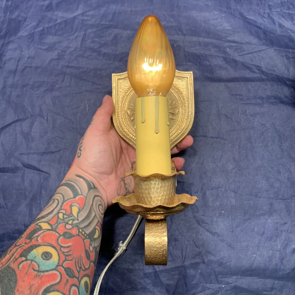 Par de apliques de latón antiguos de calidad martillados Mission Arts & Crafts 94F Foto 2 de 4