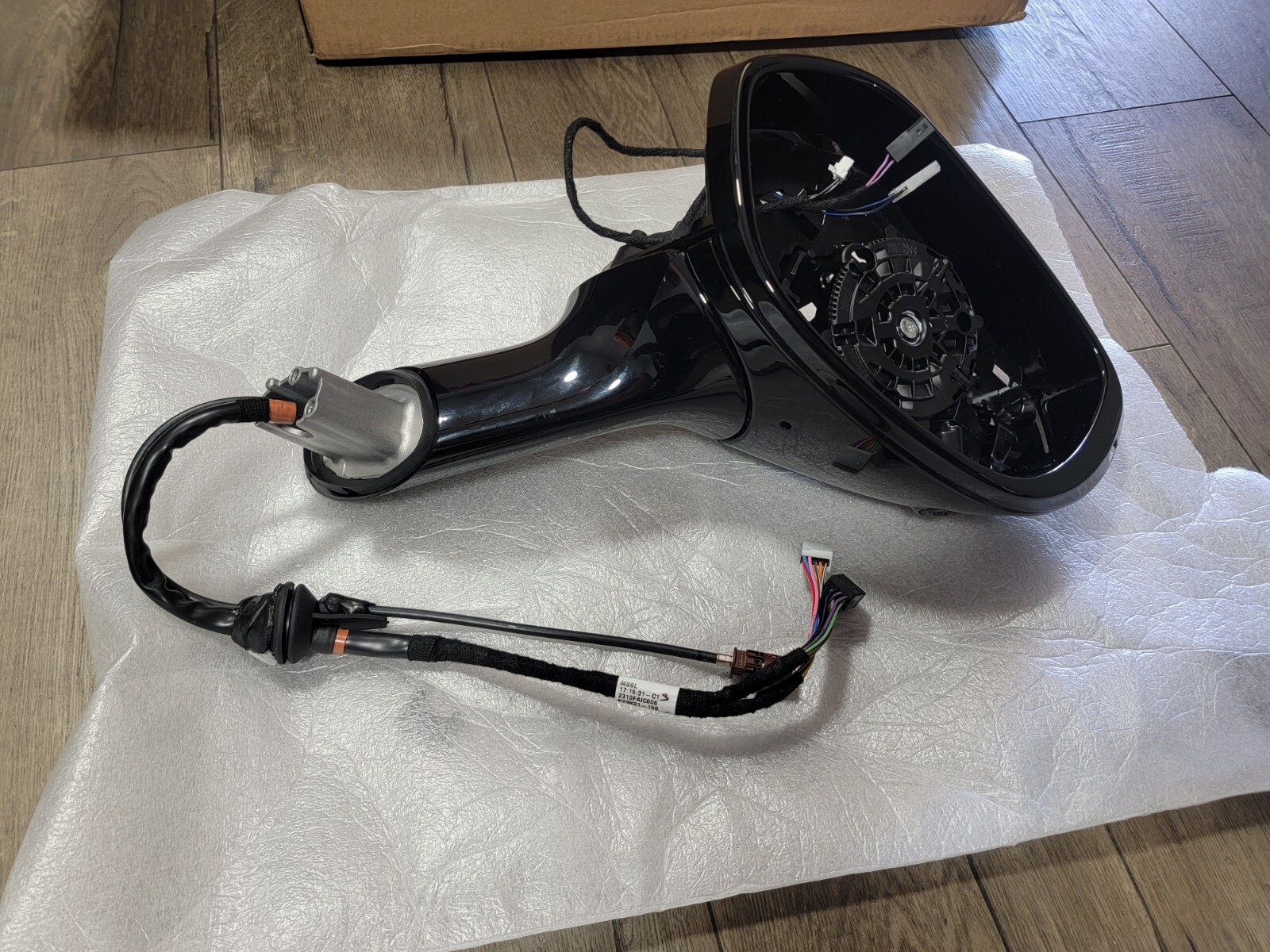 2021-2023 ASTON MARTIN DBX PASSENGER RH SIDE DOOR MIRROR WITH CAMERA MY83-17682