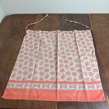 Vintage 1940s Basic Square Cut kitchen half Apron Floral Heart pattern