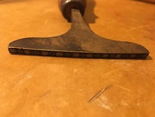 Fer à dorer - Décor de deux filets et tulipes - Monture en bronze - LINDAUER