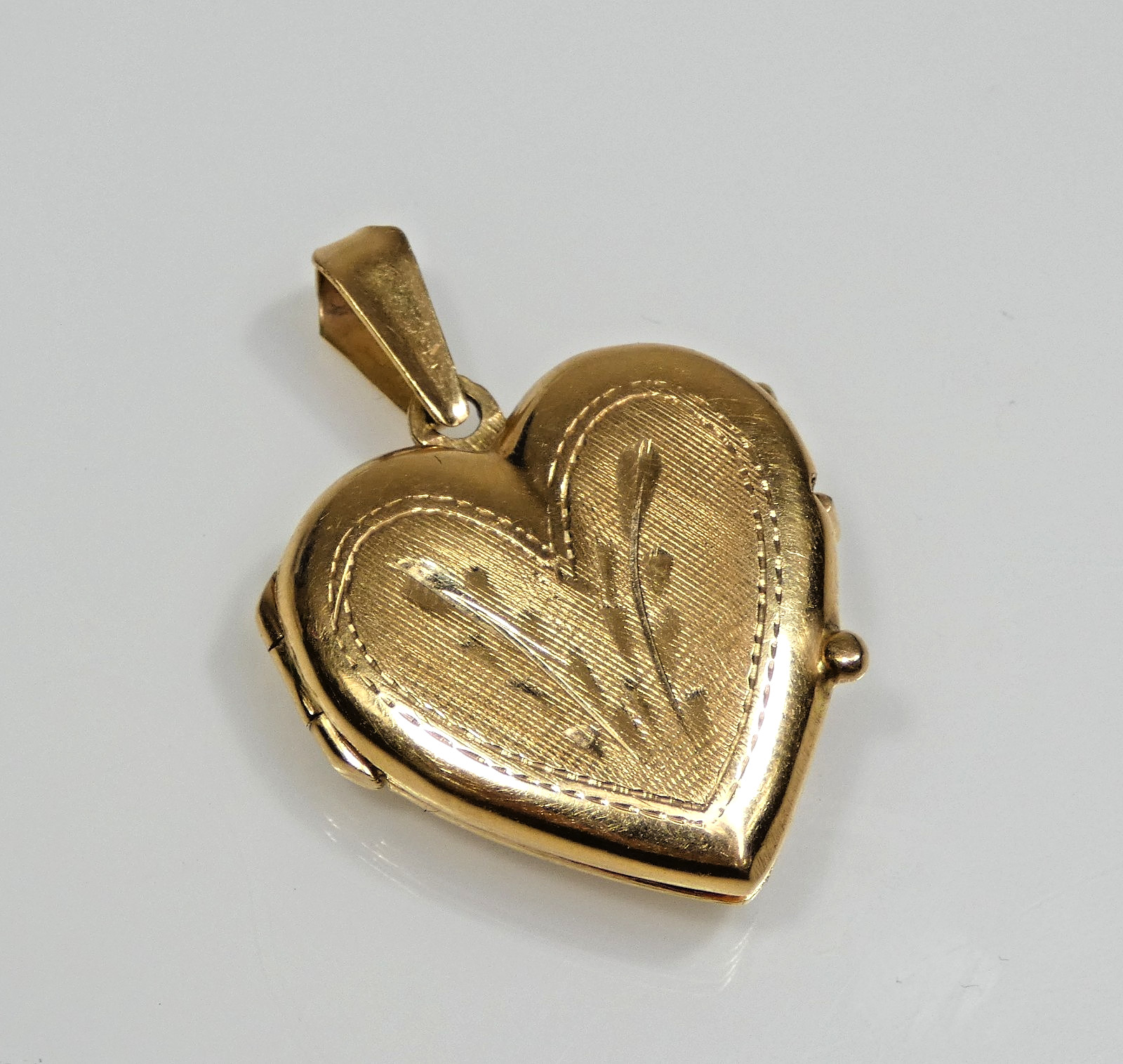 Solid 18k Yellow Gold Heart Locket