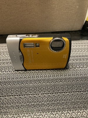 Olympus Stylus 790 SW Digital Camera 7.1MP Shock Waterproof Orange 3X Zoom