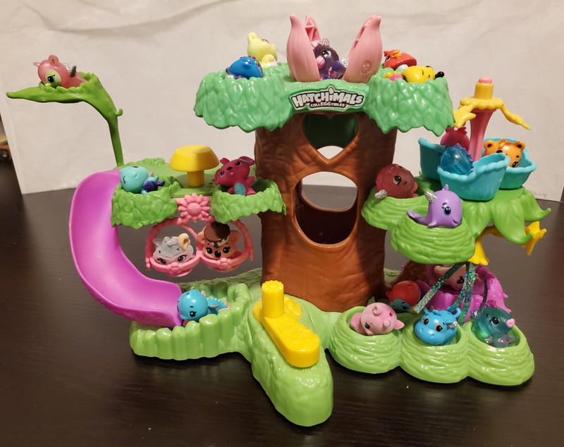Hatchimals CollEGGtibles The Hatchery Nursery Jungle Tree House & 20 figures