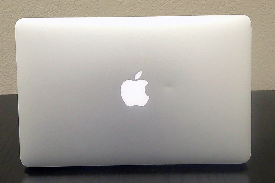 Apple MacBook Air A1465 Mid 2013 11.6" HD i5 8GB 128GB OSX Big Sur - GRADE B - Image 2 of 4