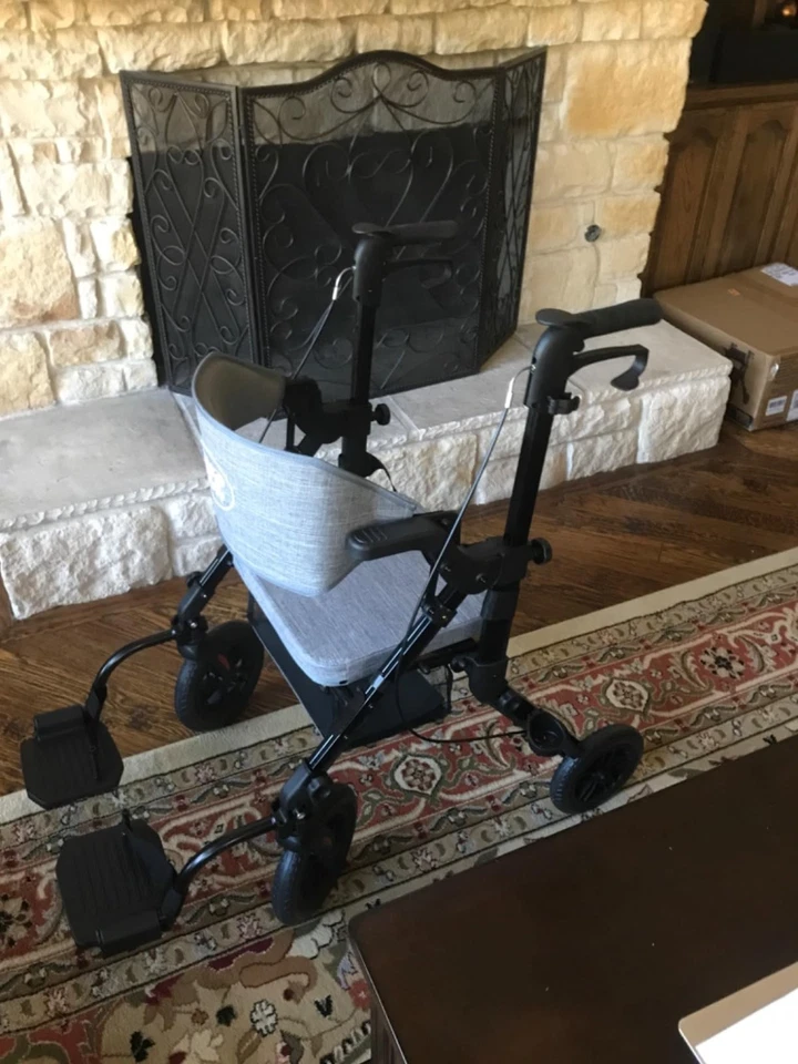 Silla andador y transporte 2 en 1 usada - plegable ligera - negra Foto 4 de 4