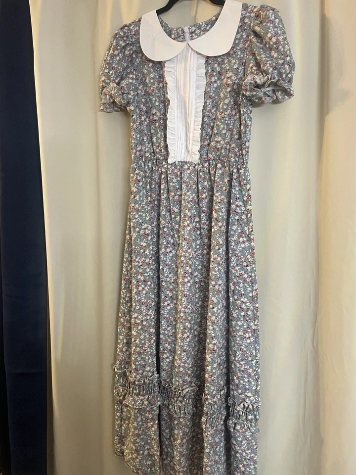 Woman Pioneer Colonial Dress Floral Prairie Dresses Pilgrim Costume 3pcs, Size S - Image 2 of 4