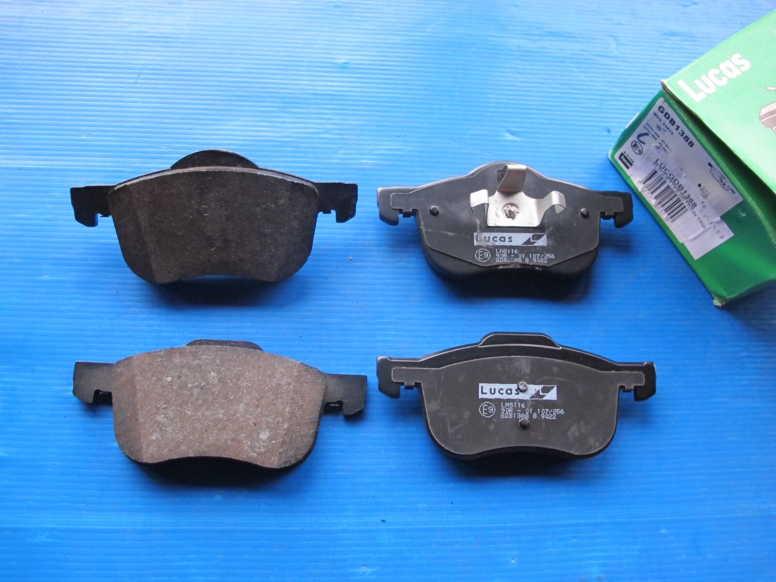 Plaquettes de freins avant Lucas Volvo XC70 pour trajets de vacances