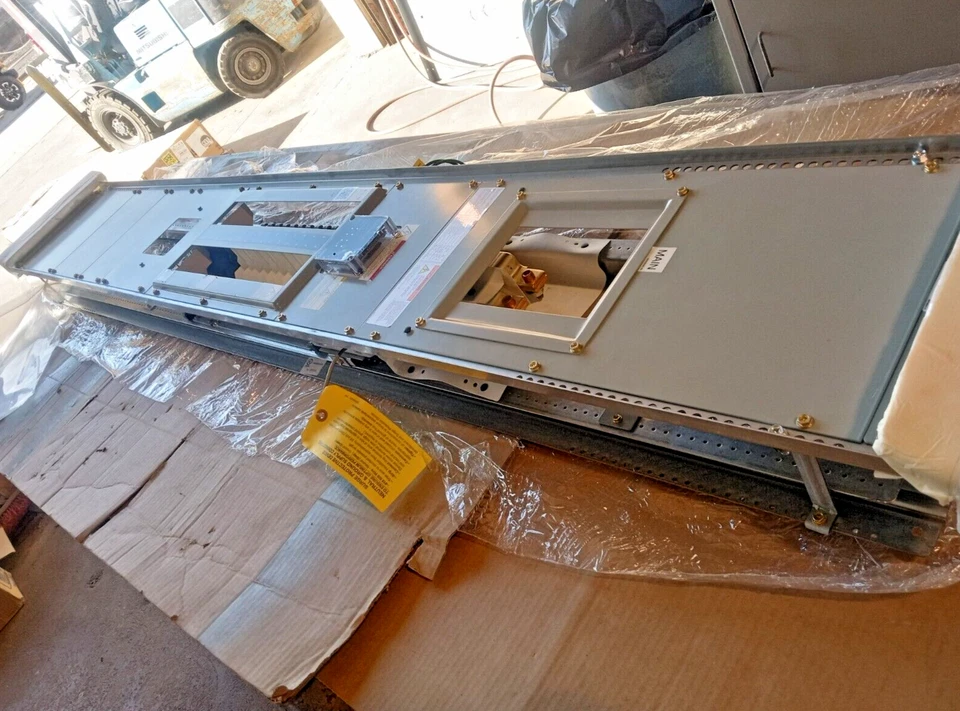 EATON PRL2X 400A PB Interior, Main Breaker 30CKT 480/277V 3P4W NEMA 1 90" w/ SPD - Image 2 of 4