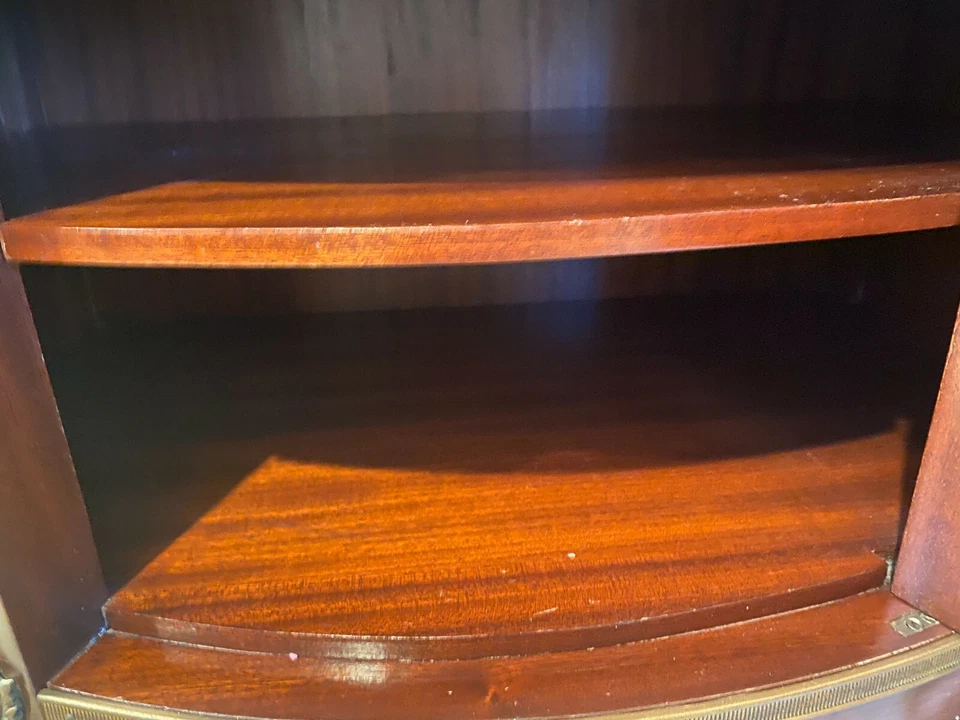 Armário console vintage de mármore embutido de mogno meia redonda, 27 1/2" x 16" x 29" A - Imagem 4 de 4