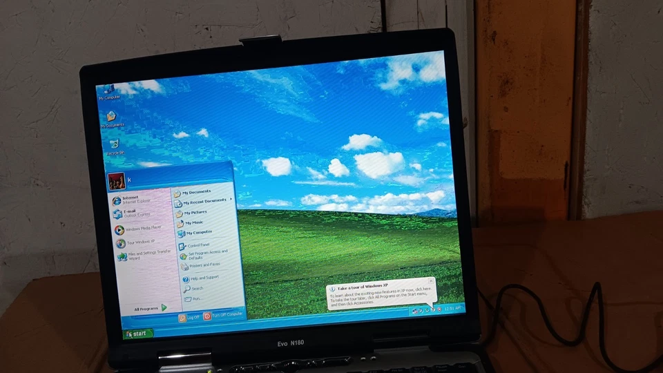 Vintage Compaq EVO N180 Laptop Intel Pentium III @ 1 GHz Windows XP pro Parts - Image 3 of 4