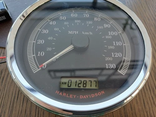 Harley Davidson Softail Speedometer Speedometer 2004-2011 KPH/MPH 12877 MILES