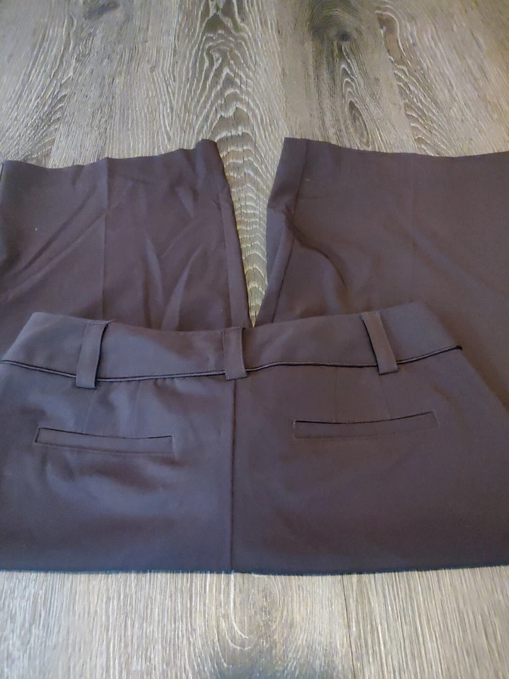 Apt. 9 Ava  women's capri pants size 8 dark brown low rise zip up EUC - Image 2 of 4