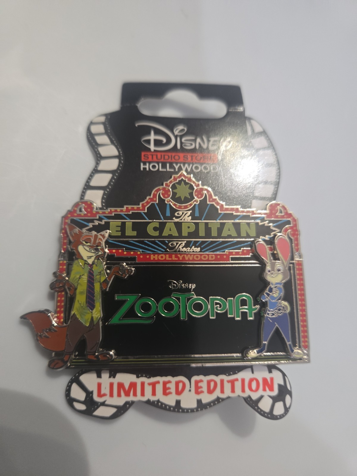 Zootopia Marquee  El Capitan DSF LE 400 Pin Nick Wilde Judy Hopps 